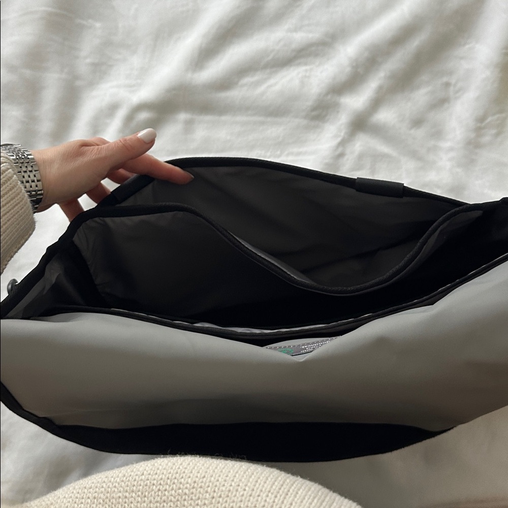 Timbuk2 Classic Black Messenger Bag - Picture 6 of 6